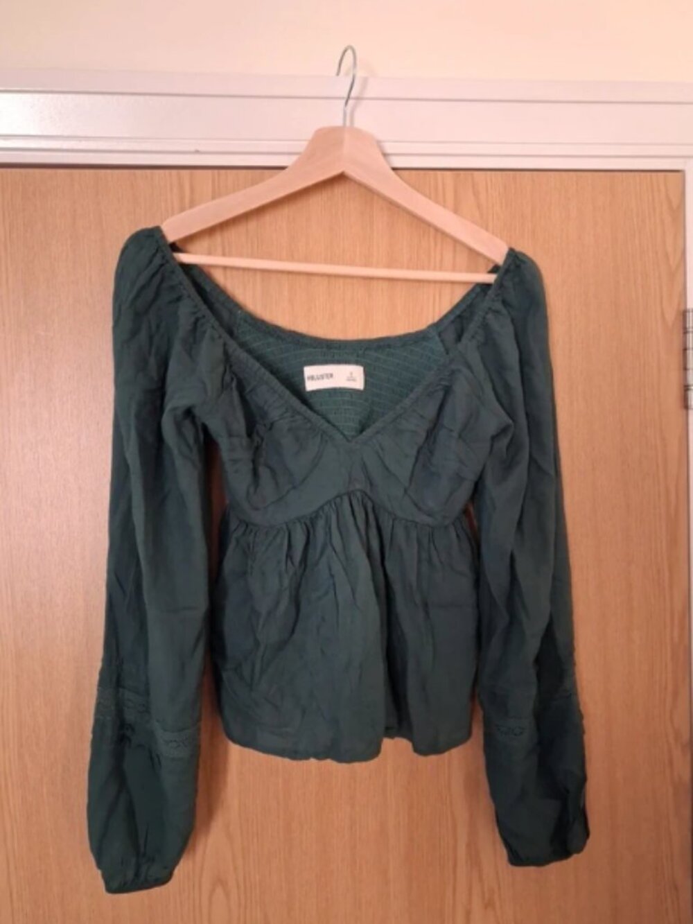 Hollister green top